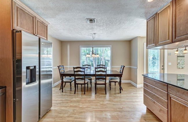 Beautifully Renovated 5 Bedroom with Guest House 5 Home by RedAwning - Foto 25