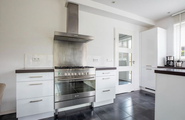 Brand new Luxury Villa on a Small-scale Park With its own Jetty - Photo 32