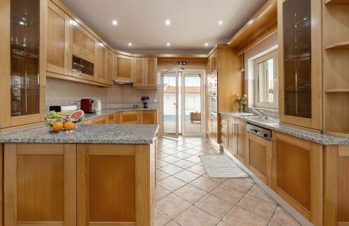 Casa das Grutas - Spacious villa with private parking - Photo 24