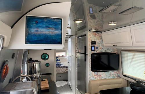 Huge Airstream is Perfect for a Family Getaway - Foto 10