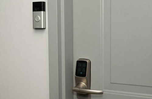 Prime OTR off Vine St, Lux Full Bed, Fast WiFi, Fully Equipped, 50in TV, Sleeps 4ppl - Foto 37