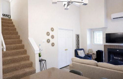 Two Bedroom Loft*Great Location*Award Winning Beds - Foto 1