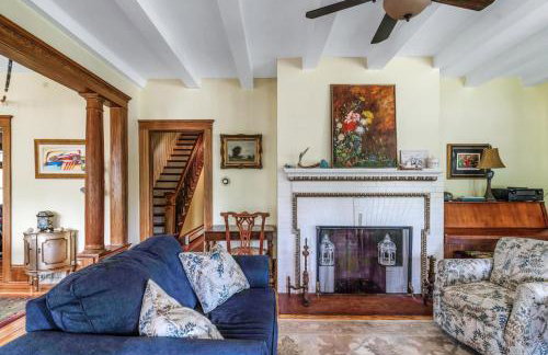 Mountain View Victorian with Convenient Location and Lots of Space tp Play farmhouse - Foto 7