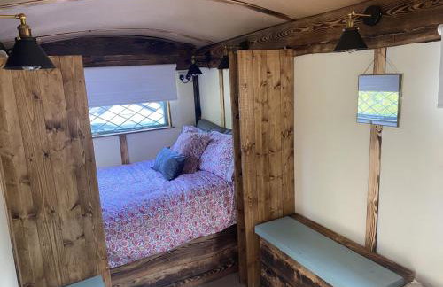 Modern Shepherd's Hut at St Anne's - Foto 1