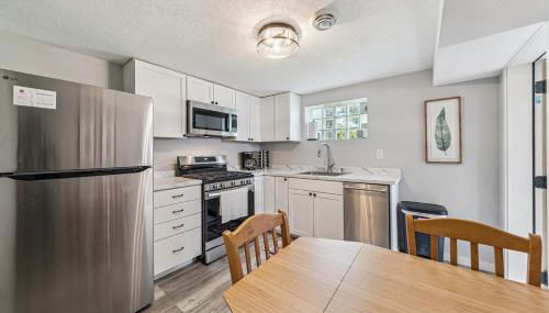 Remodeled 2 Bedroom Apartment by Wedding Venues - Foto 3, dishwasher, toaster