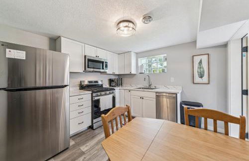 Remodeled 2 Bedroom Apartment by Wedding Venues - Foto 3