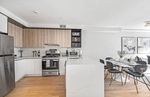 3BR Penthouse Suite with Massive Private Rooftop - Photo 25