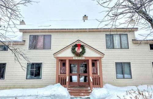 Mt Snow Condo with Pool Mountain Views Half Mile to Mtn - Photo 3