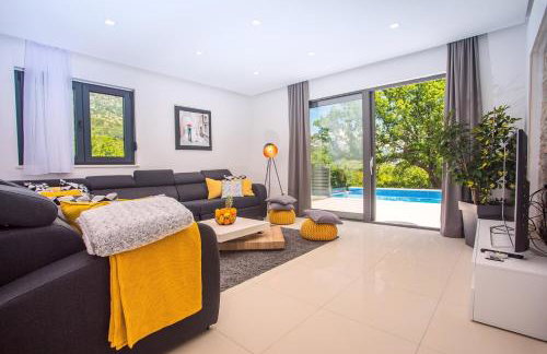 Villa Zora -luxurious villa with heated pool, sauna, 4 bedrooms, 10 persons max - Photo 7