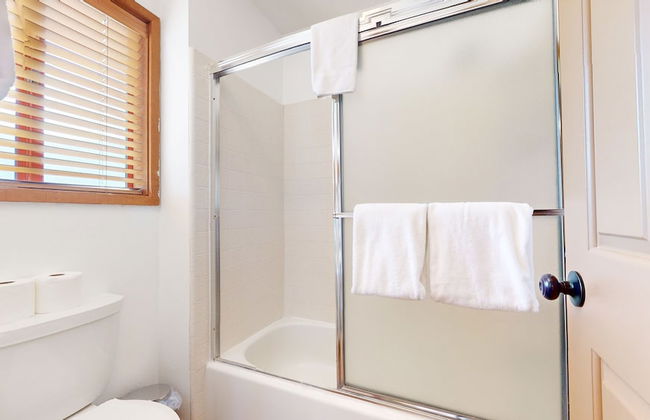 Inviting Mountain Retreat Steps From Ski Lifts! - Foto 21