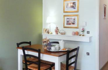 Portico Cozy Home - Photo 9