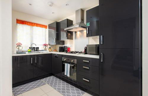 New Modern and Quiet 2Bed House by FabAccommodation - Foto 17