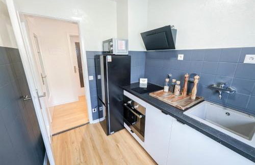 ALFA Apartment Esslingen City Altstadt nahe Stuttgart Messe I 3 Zimmer 5 Betten I Bad I Küche l WIFI & SmartTV I 3BR 5 Beds I Bathroom I Kitchen - Foto 9