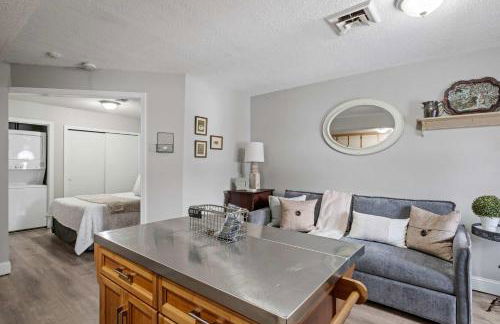 Fully Furnished 1st Floor 1 Bed 1 Bath Condo - Close To Shopping & Hwys North&South - Foto 7
