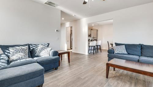 Near ATL! Spacious Townhome with Patio and WFH Setup - Foto 4