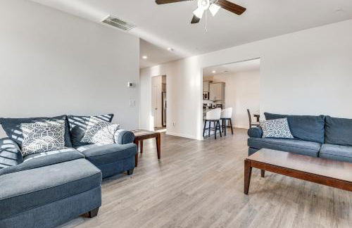 Near ATL! Spacious Townhome with Patio and WFH Setup - Foto 4