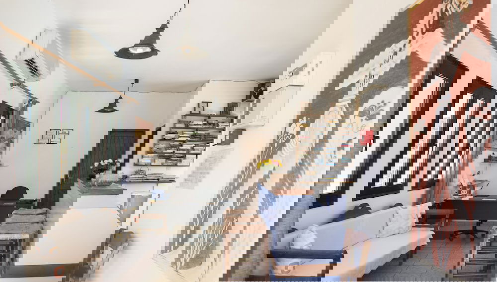 Check-in/check-out kiosk