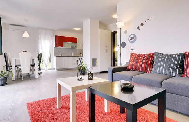 Detached Villa With Pool and Large Garden in Quiet Area Near the Sea - Foto 13