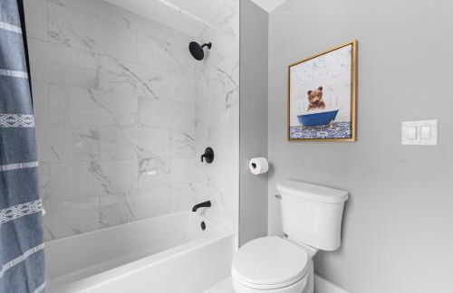 NEW l Modern Comfort wHOT TUB l NH Lakes Region - Foto 16