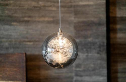 Luxury 3BR Hillside Retreat wAC Panoramic View - Photo 22