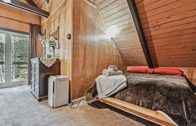 Poconos Chalet Newly Renovated, Great Location 4 Bedroom Home by RedAwning - Foto 5