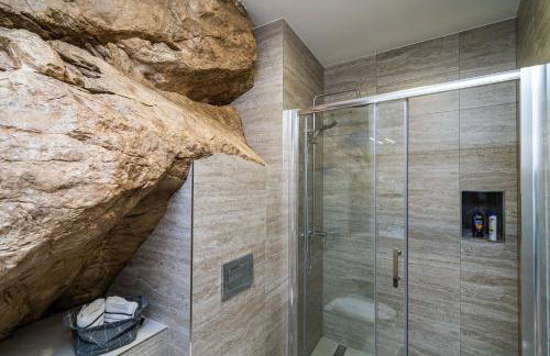 Hidden Gem Apartment - Photo 16