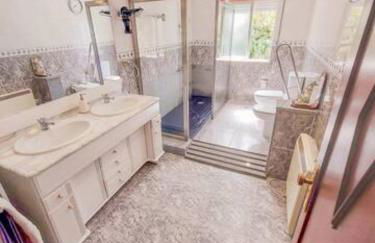 Delfim e Carmo - Entire House com Piscina - Foto 14