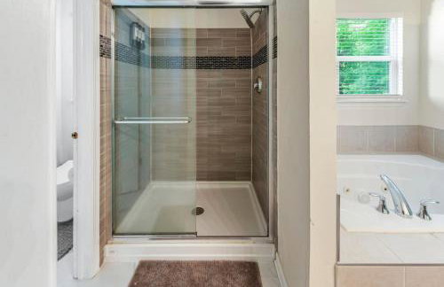 Modern Comfort Loves Park Stylish 3BR Getaway - Foto 43