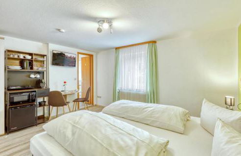Lovely Apartment In Bischofsheim With Wifi - Foto 16