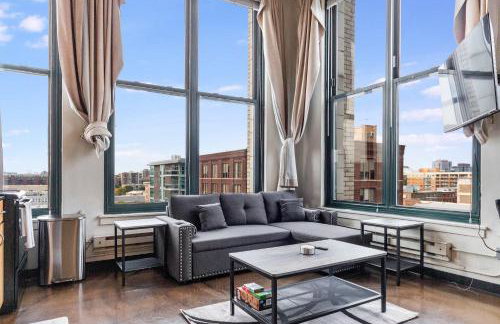 West Loop - City Views With In & Out Parking 1 - Photo 1