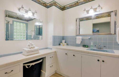 Mountain View and Fire Pit Modern Copperhill Home - Foto 14