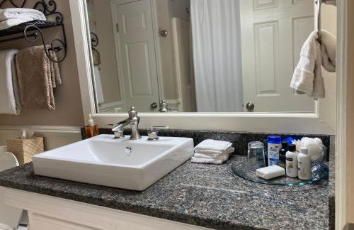 Classic City 3 bedroom 2 bath condo with deck close to UGA, Five Points, and Memorial Park in Athens - Photo 26