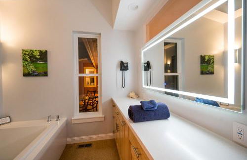 Serene Vineyard Chateau with Pool, Hot Tub, BBQ - Foto 50