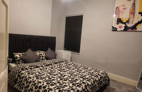 Apartment - Sleeps 5 - Great Location - Parking - Foto 5