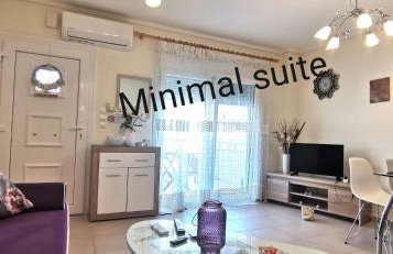 Iris Deluxe Suites 1 - Photo 4