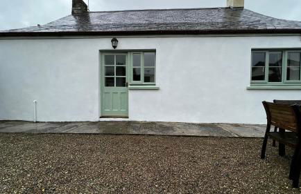 Spacious 4 Bedroom Farmhouse - Photo 58