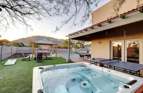 Epic 6BR with Pool, Spa and Fire Pit - Walk to Trails - Foto 2