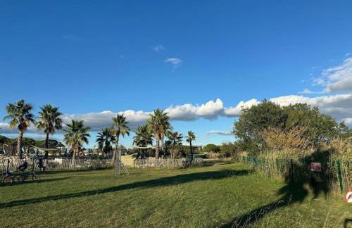 Joli Bungalow 464, 4-6 pers, wifi, terrasse, Camping Siblu Lac des Rêves Lattes - Foto 24