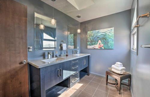 Spacious Delton Home with Fire Pit and Lake Views - Foto 26