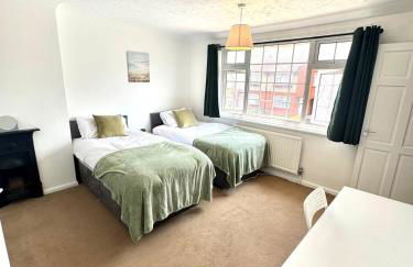 Rushden Home - Perfect for Contractors - Free Parking - Sleeps 5 - Garden - Netflix and HDR TV - Foto 1