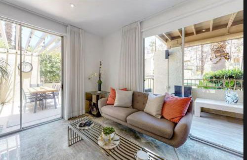 Indian Wells Mtn Cove with Kitchen Living Room Patio Firepit BBQ Tennis Stadium - Foto 2