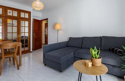 Bright 1BDR Apartment W/Balcony by LovelyStay - Foto 9