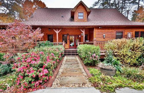 Luxury Cabin with Heated Pool, Hot-Tub & Deluxe Outdoors - Photo 45