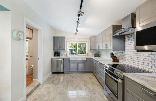 Palms Retreat! Giant Heated Pool-HotTub-FirePit-5Min2Beach-Pets-EV Chgr - Foto 35