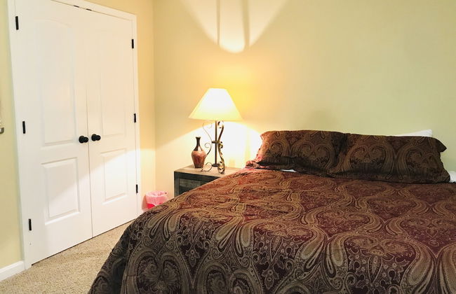 Spacious 3 BR Ranch House W Patio Yard in a Quiet Suburb - Foto 4