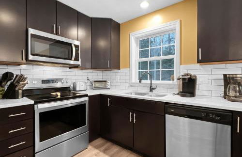 The Mendon House Brought to you by GetAway Vacations - Photo 11