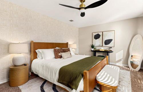 Lux 5BR gem with Heated Pool, SPA, and Outdoor Movie Theater - Foto 18