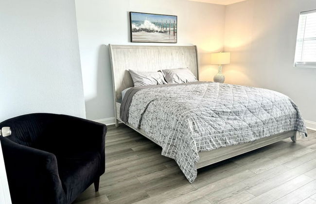 Quiet Spacious Home Close to Clearwater Beaches - Photo 11