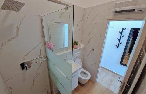 Lola's Place - Photo 24