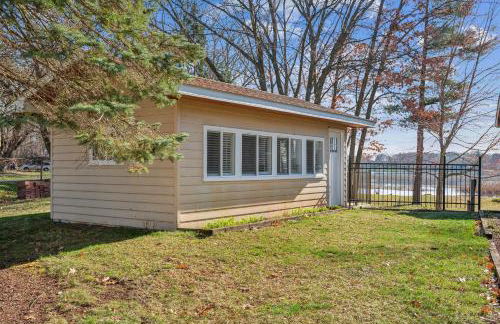 Cozy Lakefront Studio On Long Lake! Home by RedAwning - Foto 50